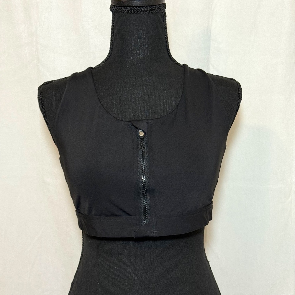 PREOWNED - Athleta Zip Front Sports Bra – Black, Size Large